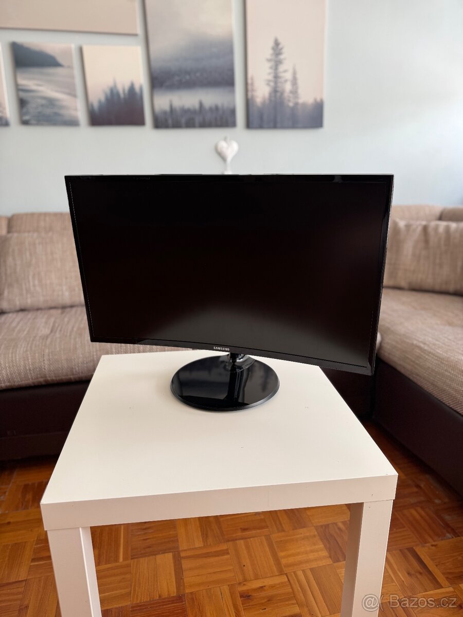 🖥️ Samsung 27″ Curved Monitor – prohnutý displej,super stav