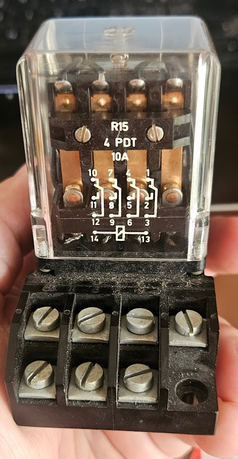 Staré el. magnetické relé