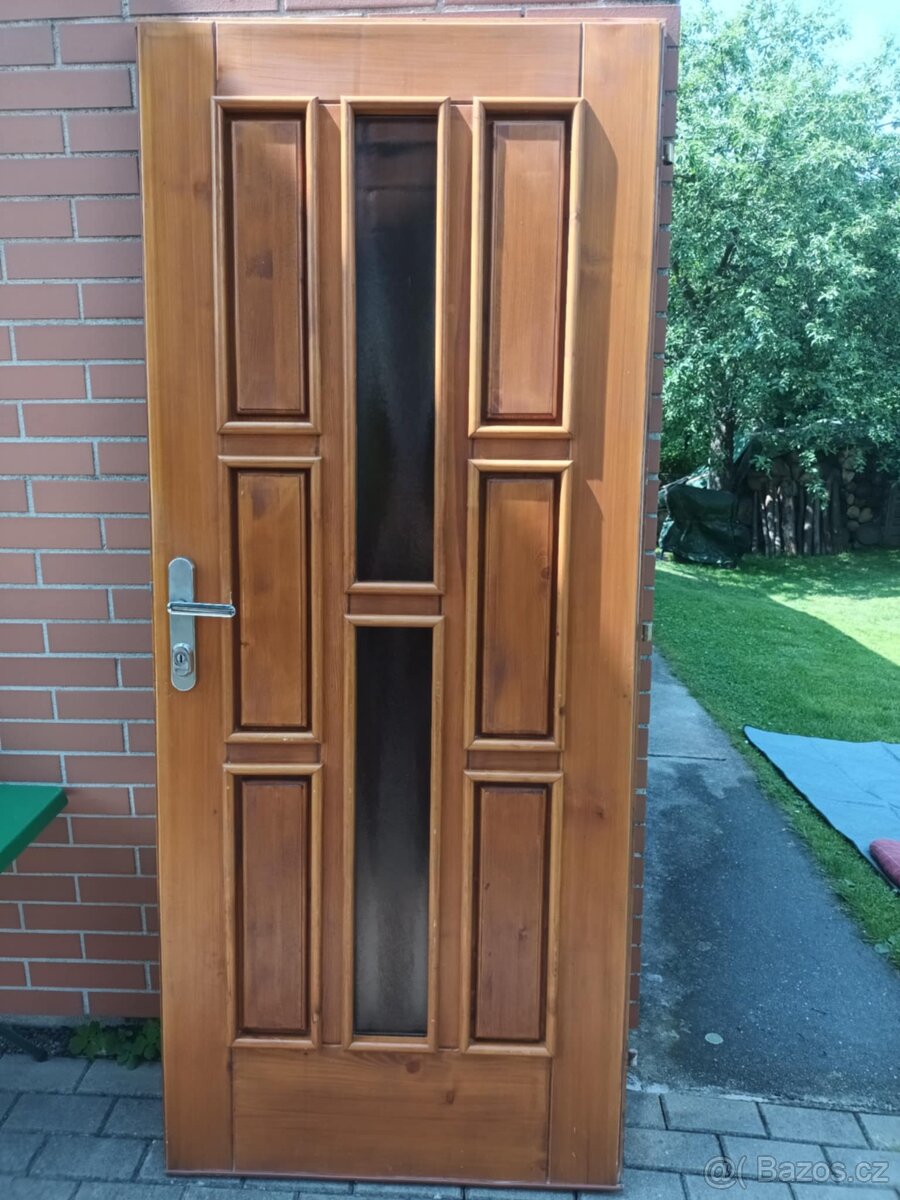 Vchodové dveře z masivu
