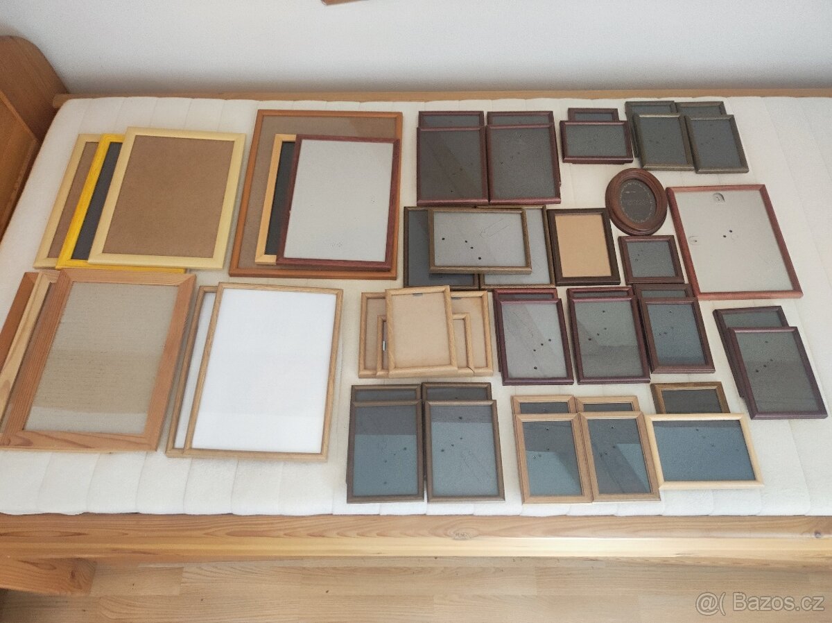 Prodám sadu 50 fotorámečků – pouze jako celek