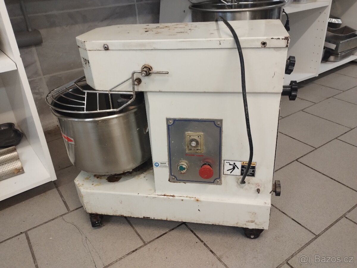 Hnětač těsta 10l / hnětací stroj