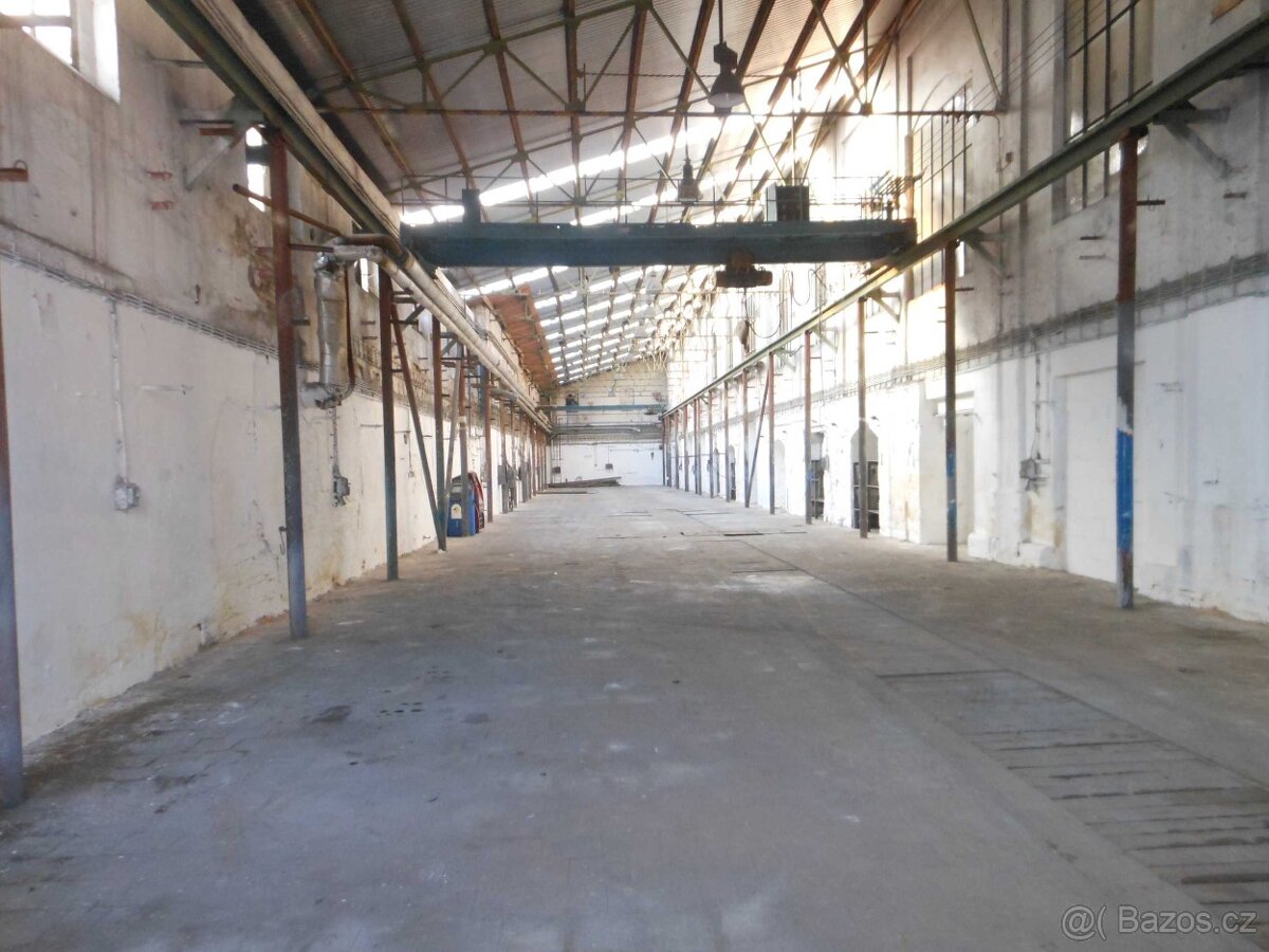 Pronájem haly 685,4 m2 - 35 km severně od Prahy