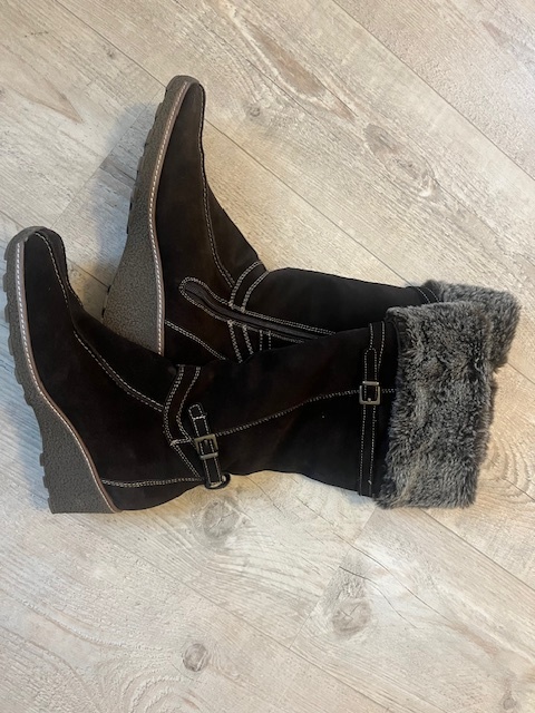 Prodám semišové kozačky