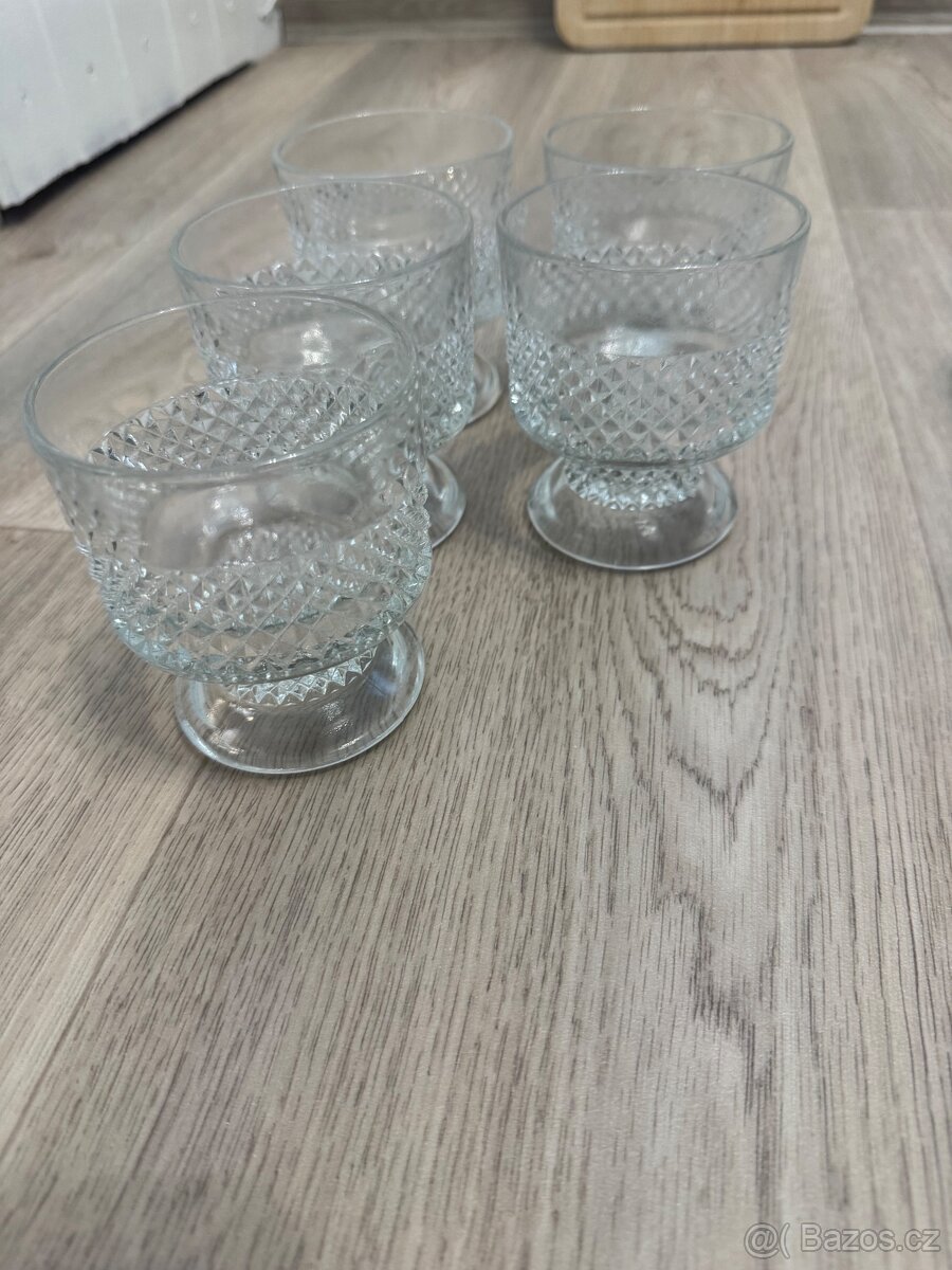 Retro broušené skleněné misky