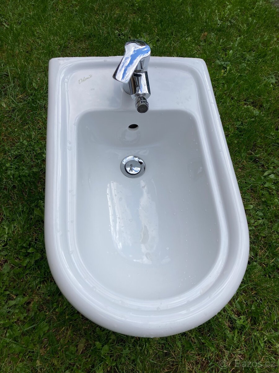 Bidet s baterií