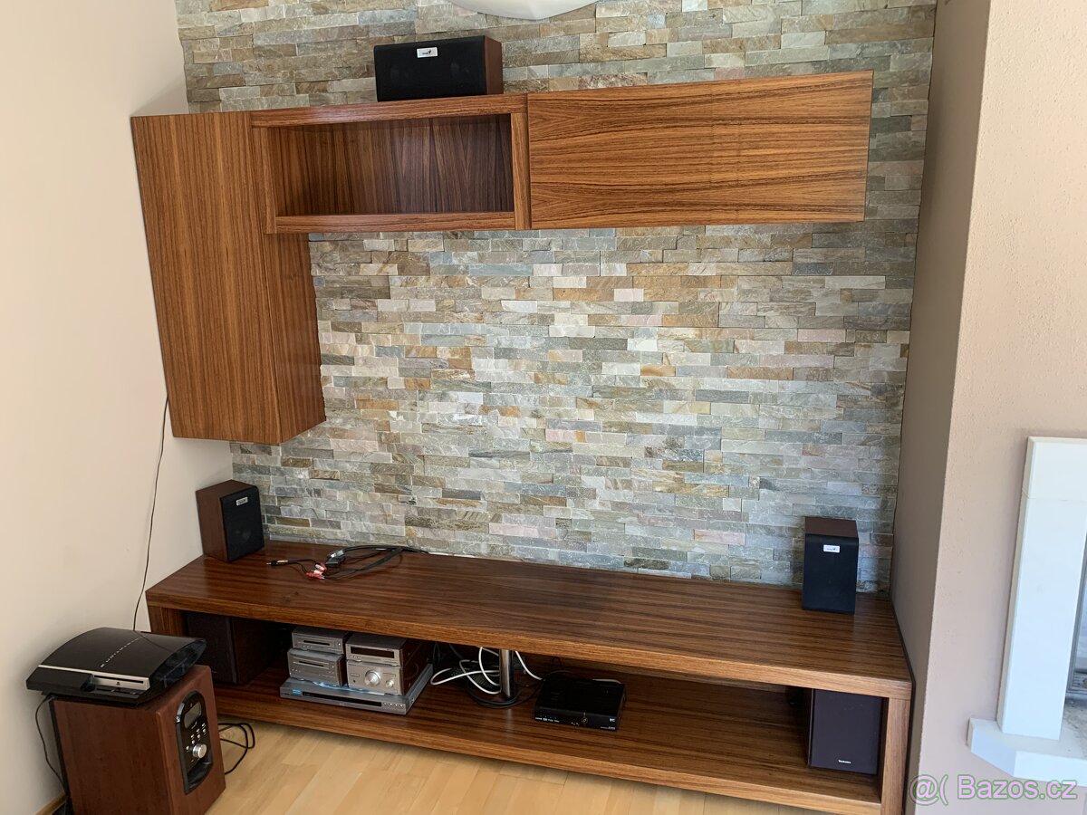 Obývací stěna z kvalitního materiálu