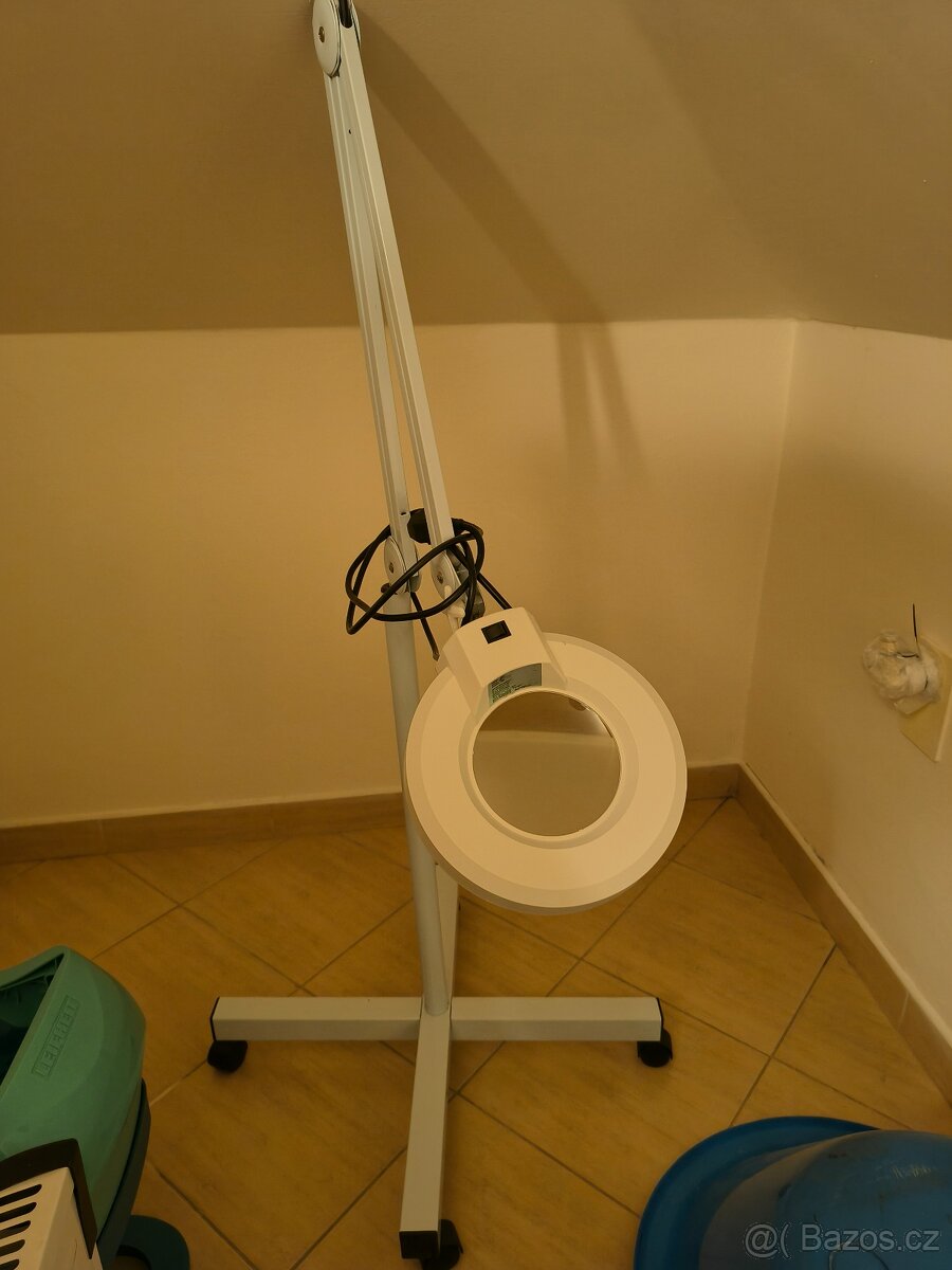 Kosmetická lampa s lupou BeatyOne S4 se stojanem v záruce