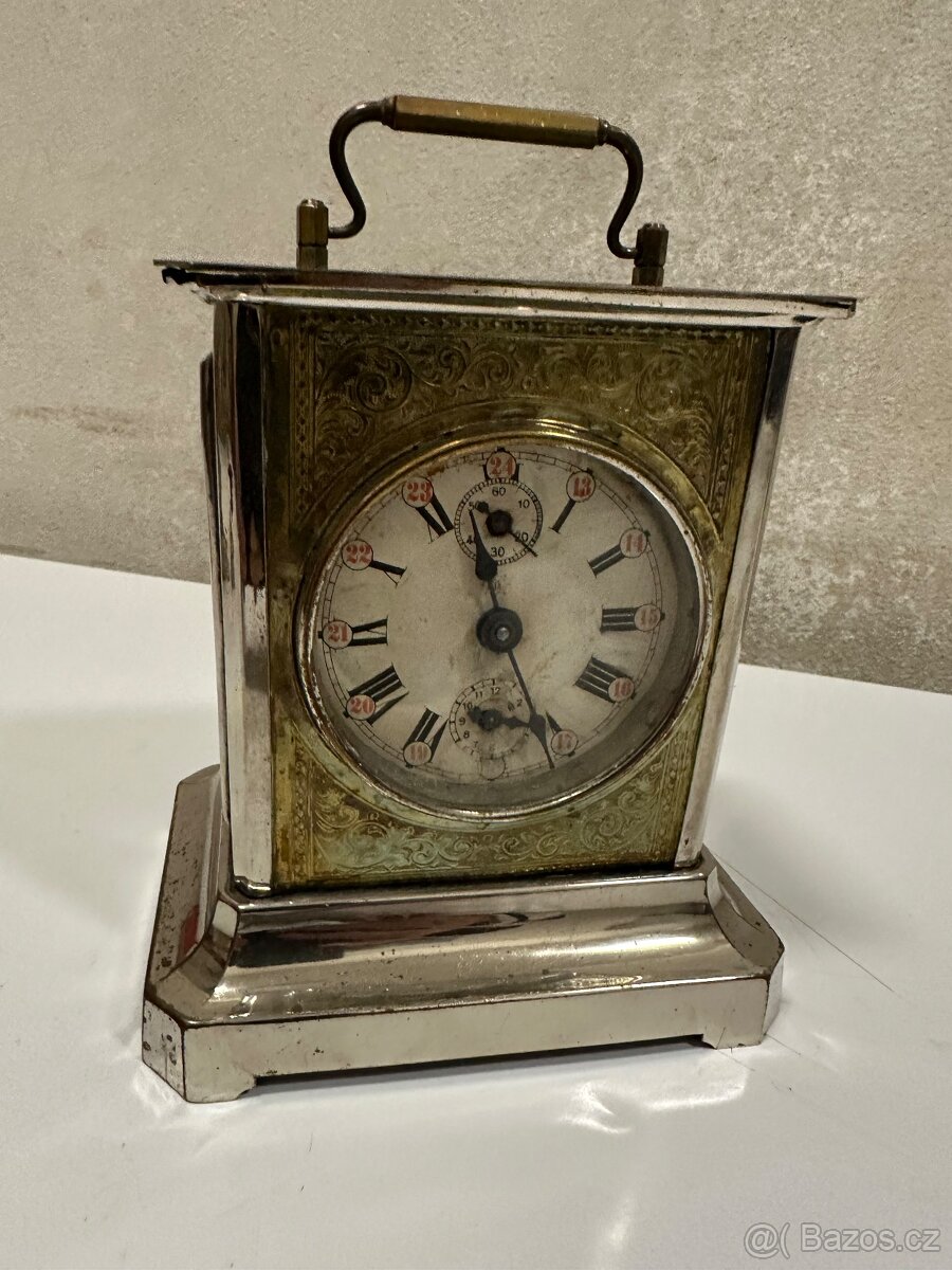 Staré jdoucí hodiny