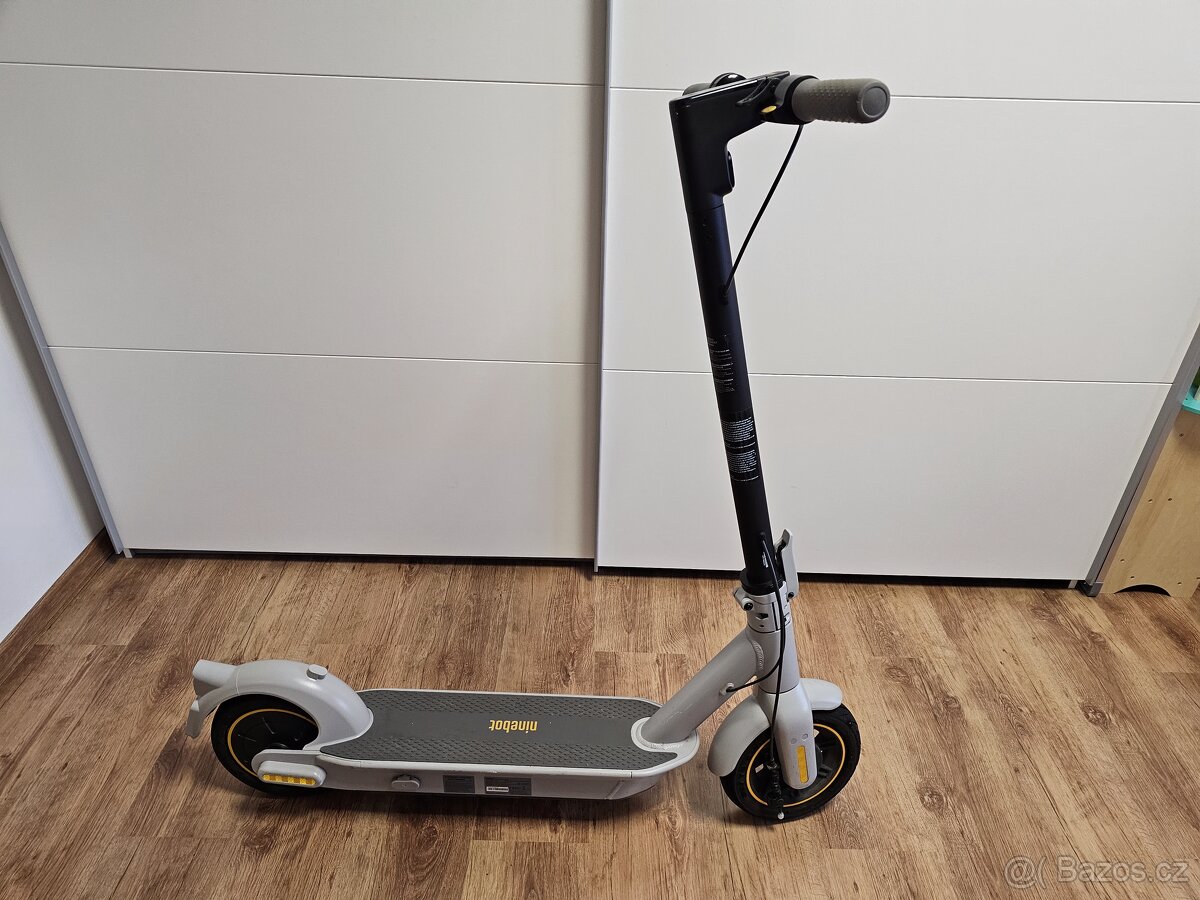 elektrická koloběžka Ninebot KickScooter MAX G30LE.