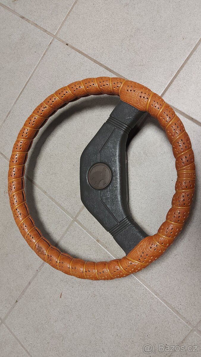 Volant Škoda Favorit - hnědý z první série