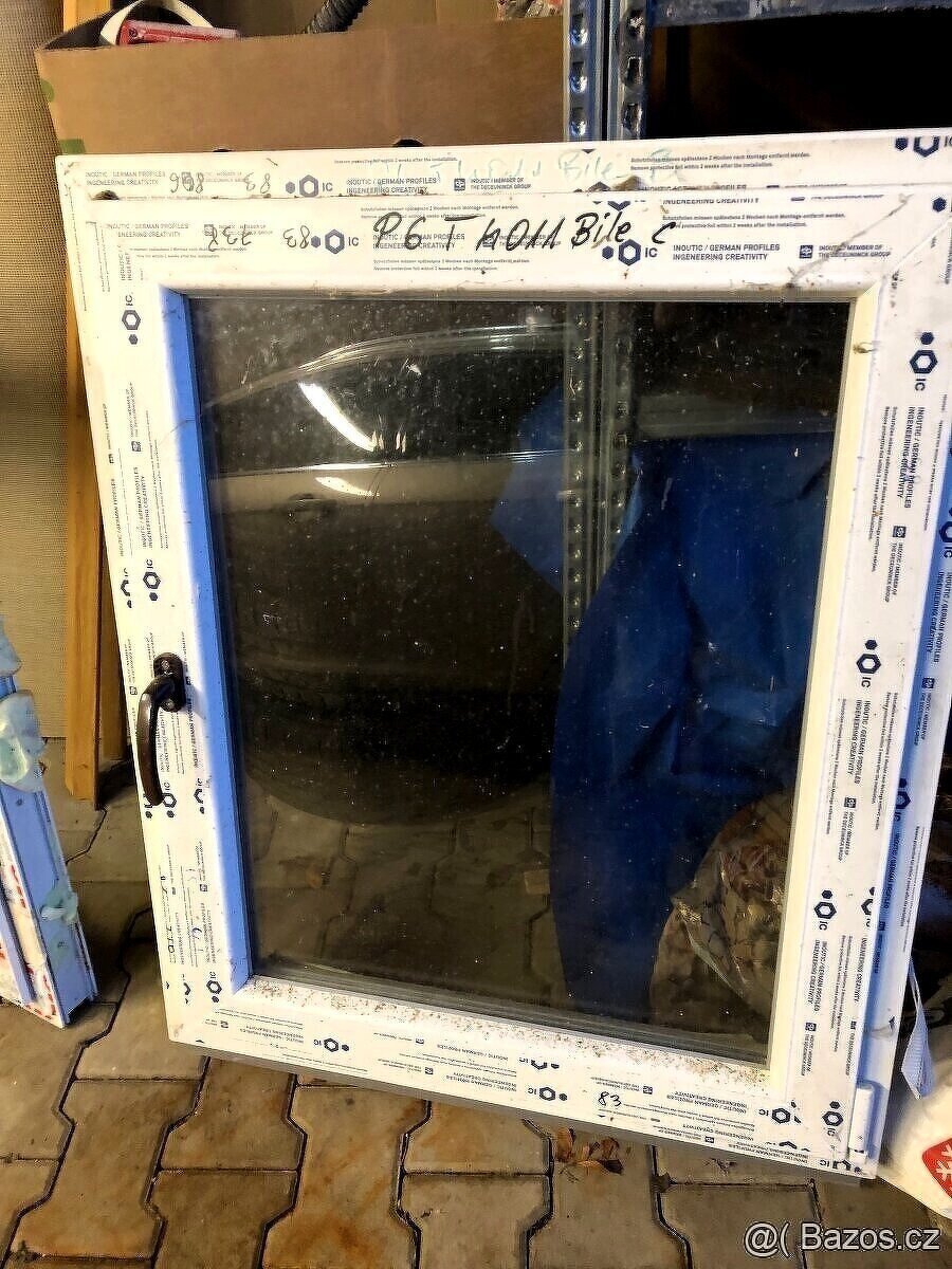 Okno 79 x 92 cm, doprava