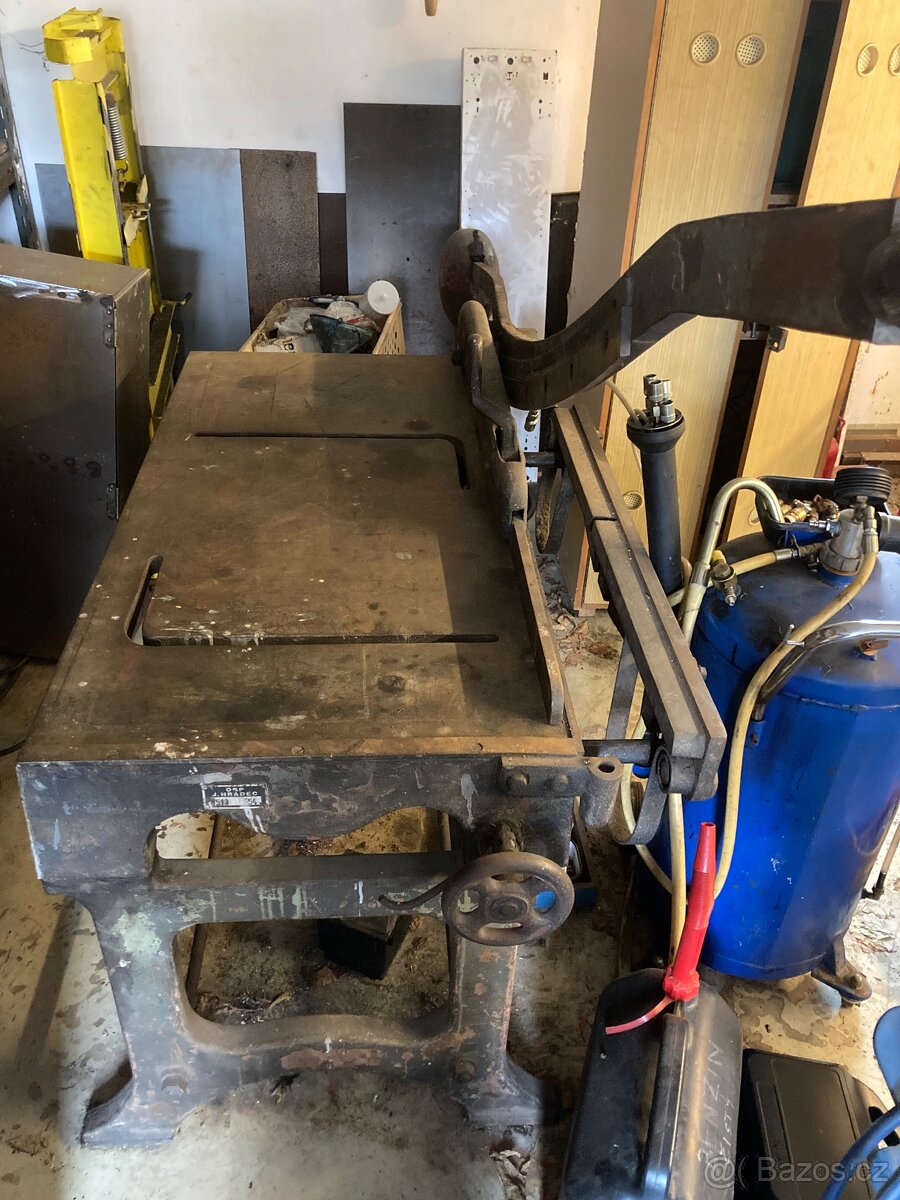 Tabulové nůžky na plech, ohýbačka plechu