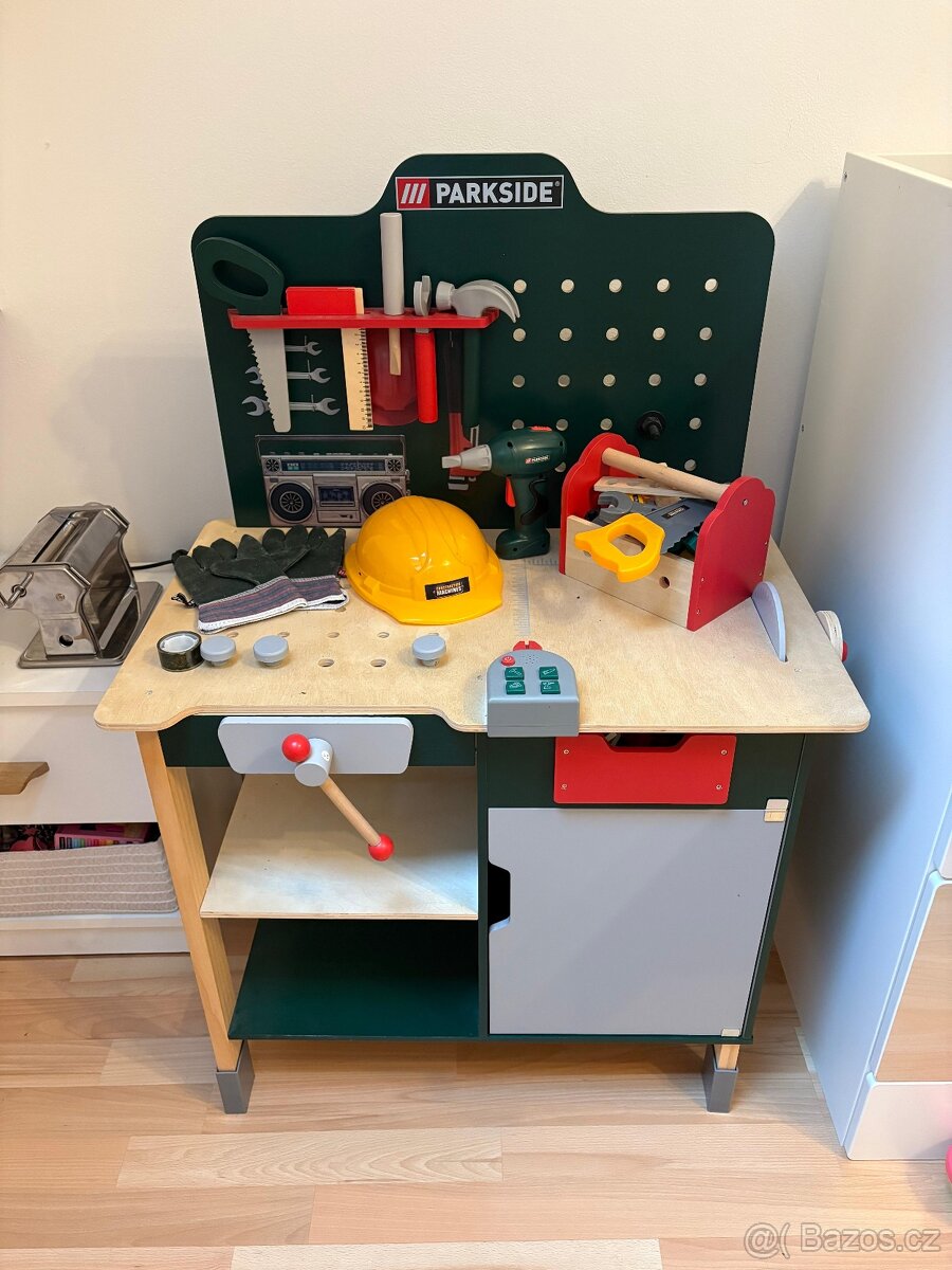 Dětský dřevěný ponk s nářadím