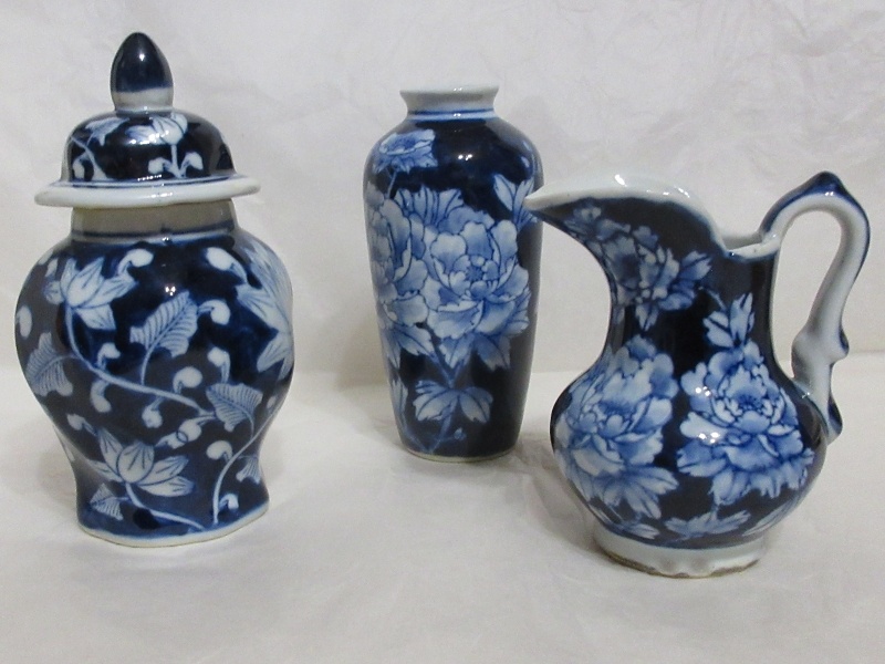 Sada modrého porcelánu