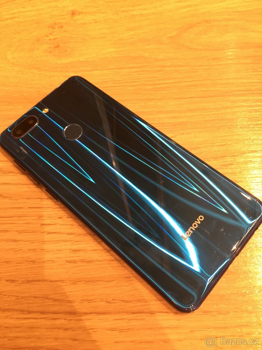Lenovo mobilní telefon