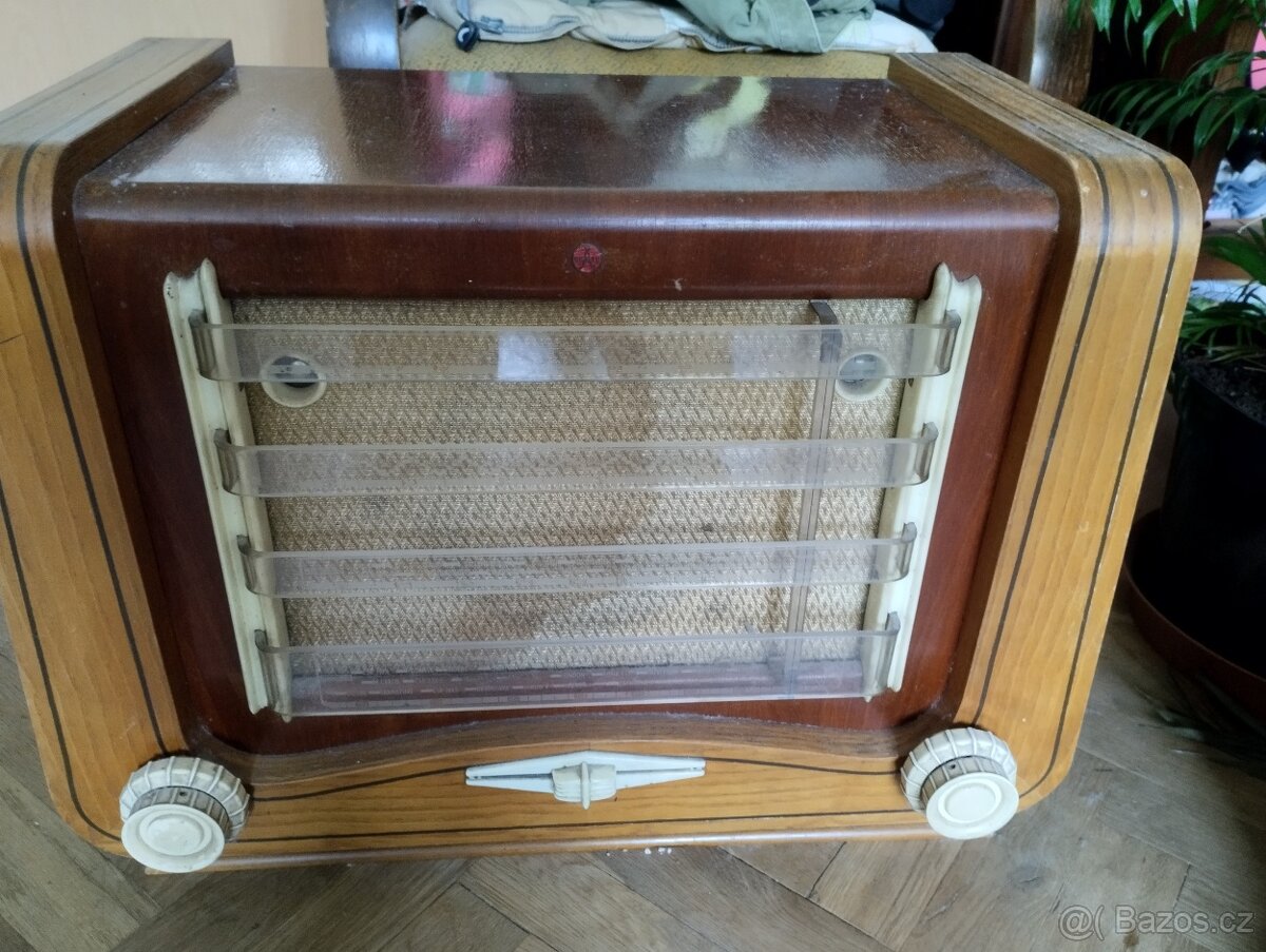 Retro rádio Tesla