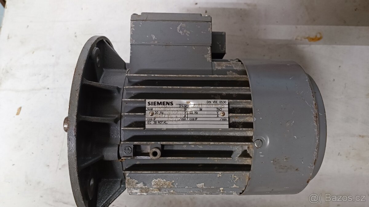Přírubový motor 690/min