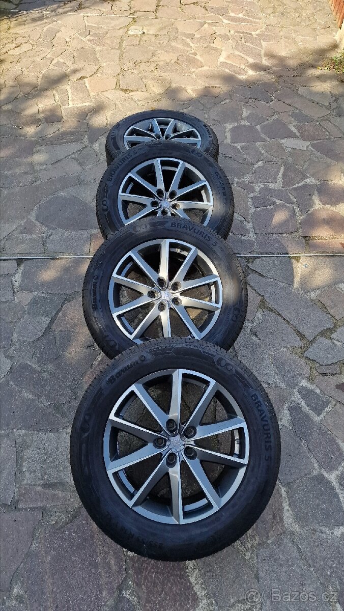 Litá kola Fondmetal s letními pneu Bravuris 255/55 R18