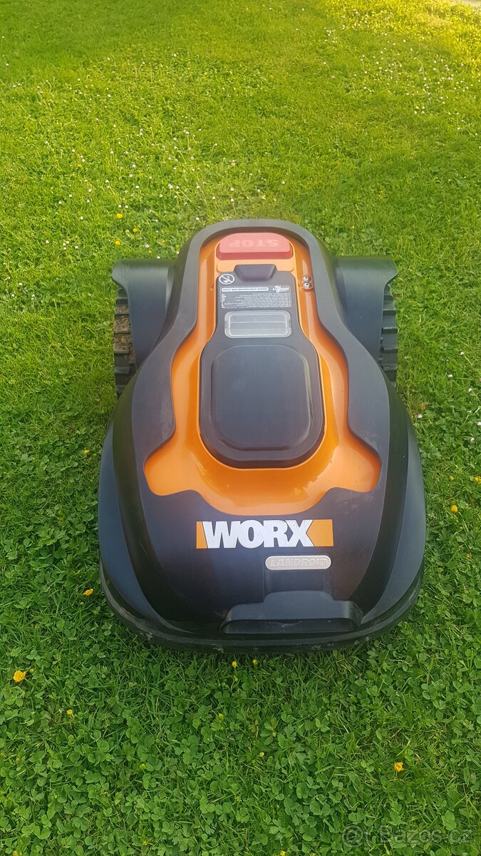 Robotická sekačka WORX M900