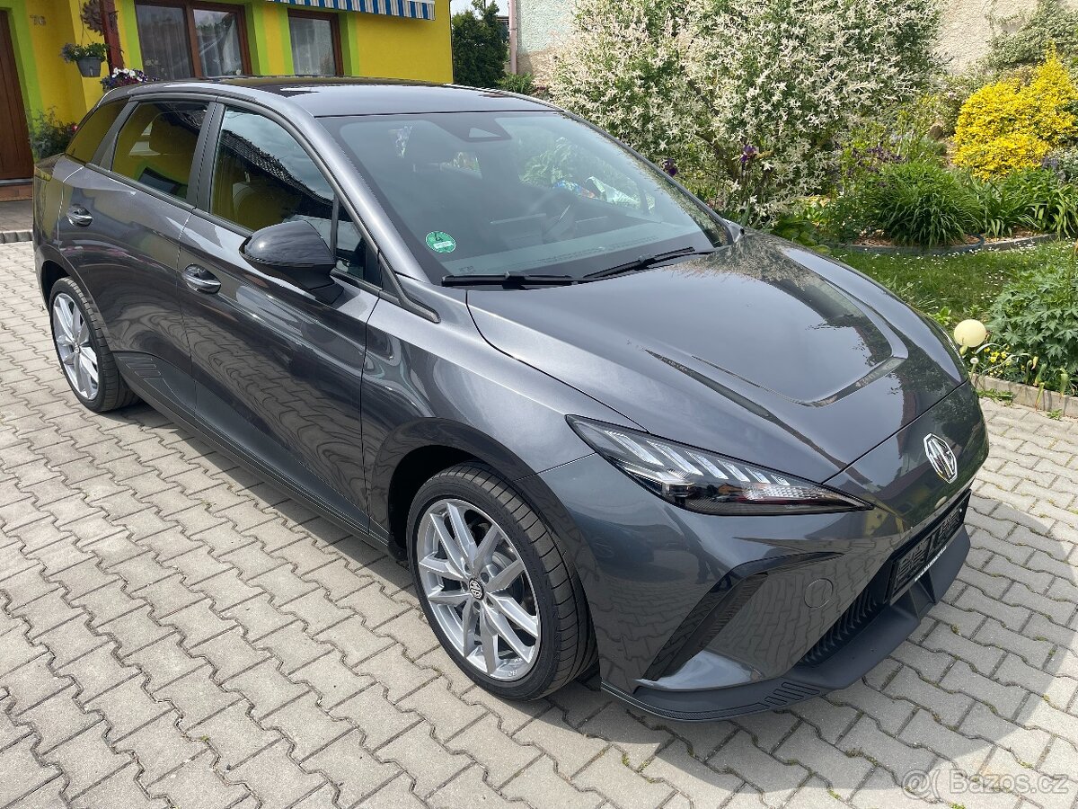 Prodám MG4 Electric r,v,12/2022 125 KW baterie 54 KWh DPH