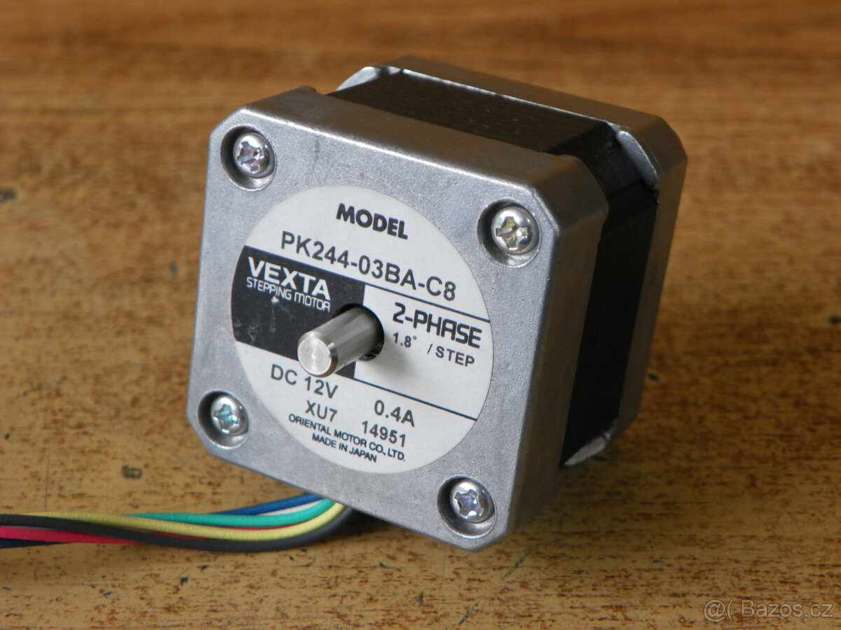 Krokový motor VEXTA PK244-03BA-C8, průchozí osa