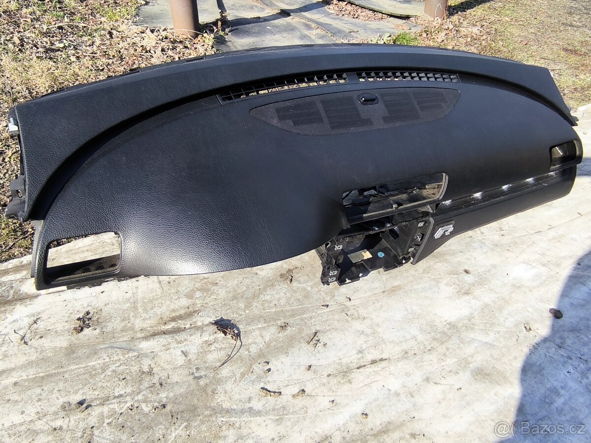 Passat B6 palubní deska včetně airbagu