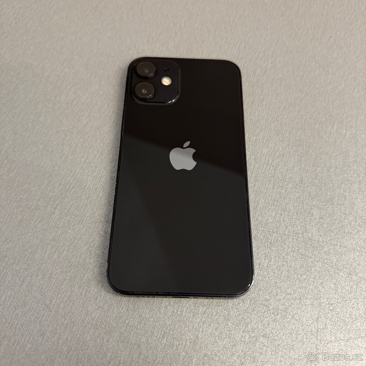 iPhone 12 mini 64GB, pěkný stav, 12 měsíců záruka