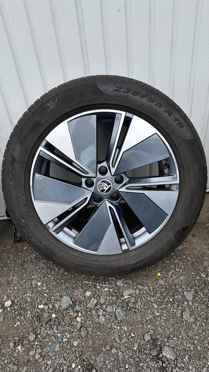 Enyaq / Elroq zimní sada dvojrozměrné 235/55 255/50 R19