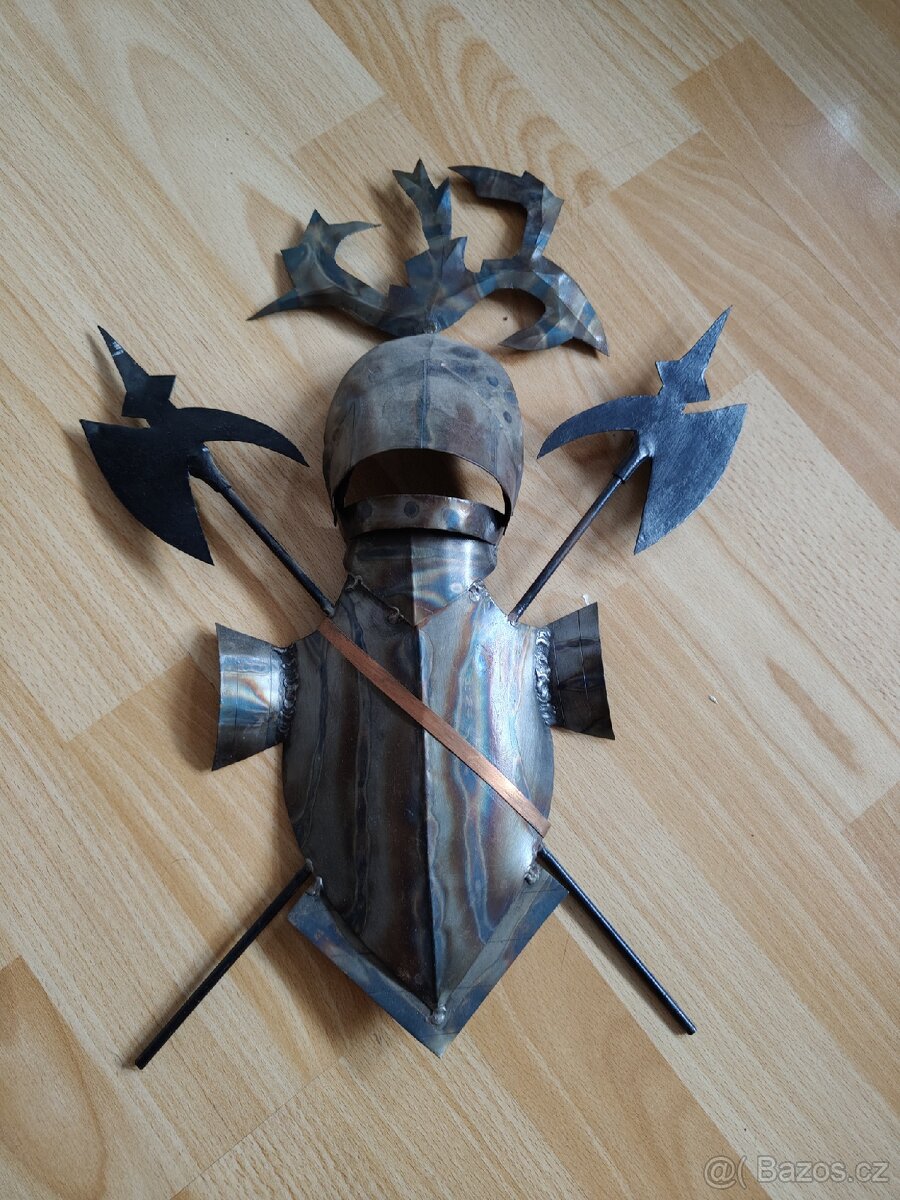 Kovové brnění, dekorace na zeď