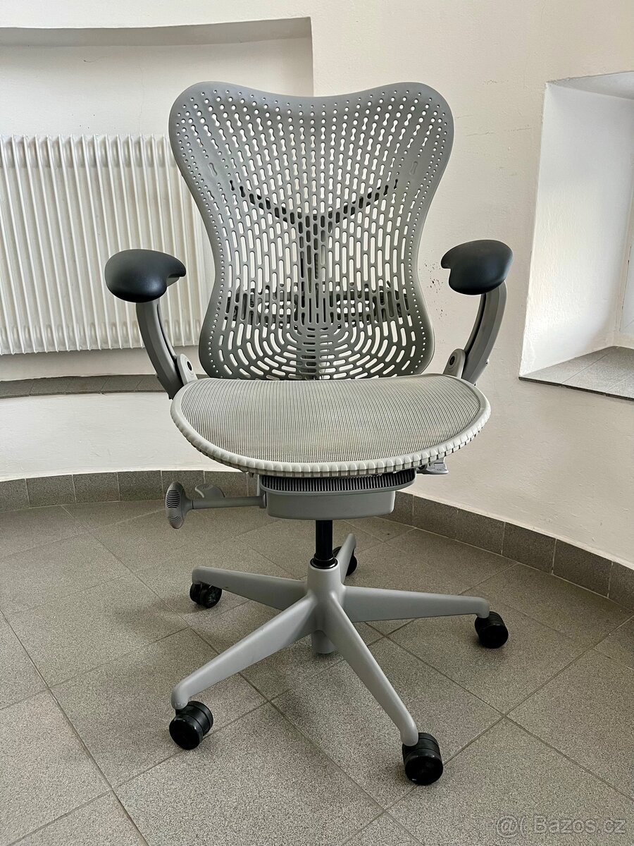 kancelářská židle Herman Miller Mirra - top stav