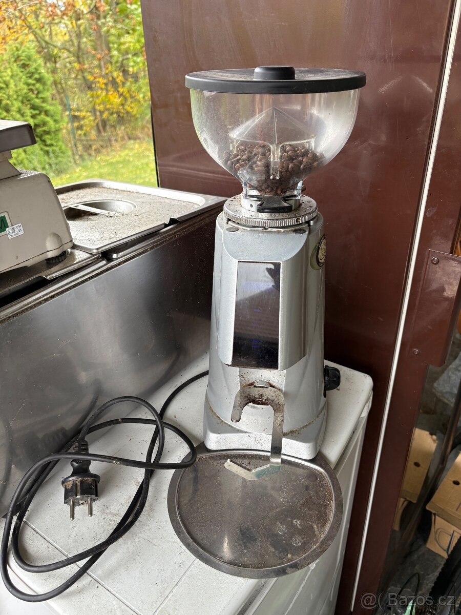 Mlýnek na kávu značky Fiorenzato