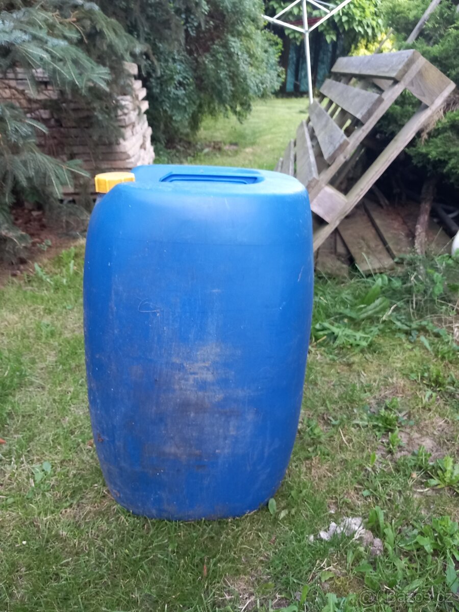 Plastové kanystry 60 litrů