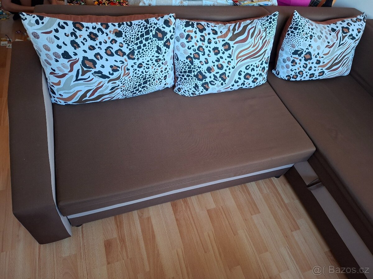 Rohová rozkládací sedačka