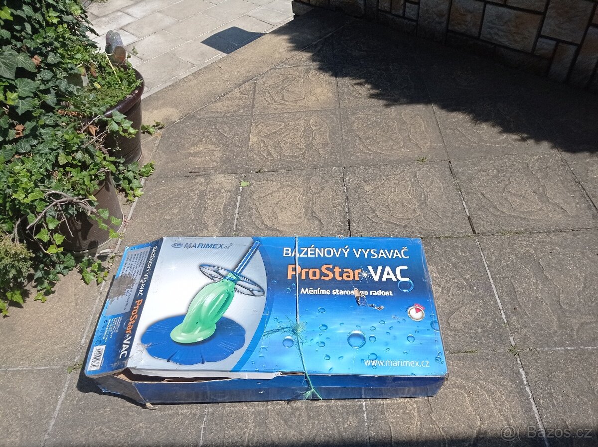 Poloautomatický vysavač