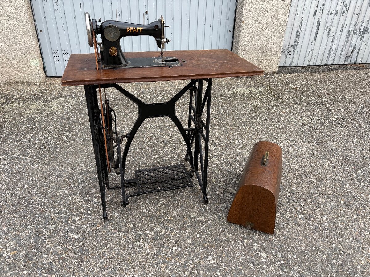 Starý šicí stroj Pfaff