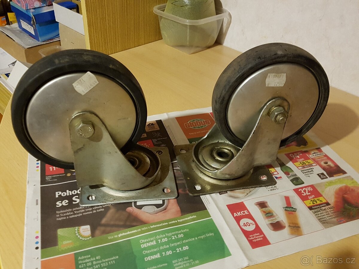 Dvě kolečka průměru 14 cm