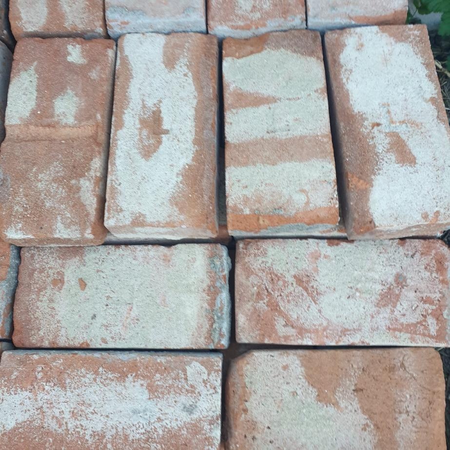 Prodám staré pálené očištěné cihly, krásně zvoní.