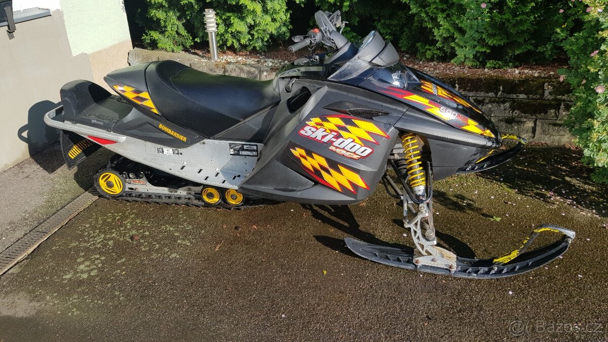 sněžný skůtr Bombardier / SKI-DOO
