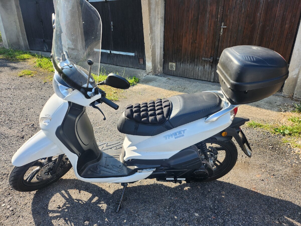 Prodám skútr Peugeot Tweet 125 i