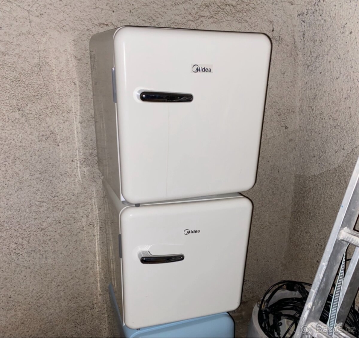 Mini bar s mrazákem Midea