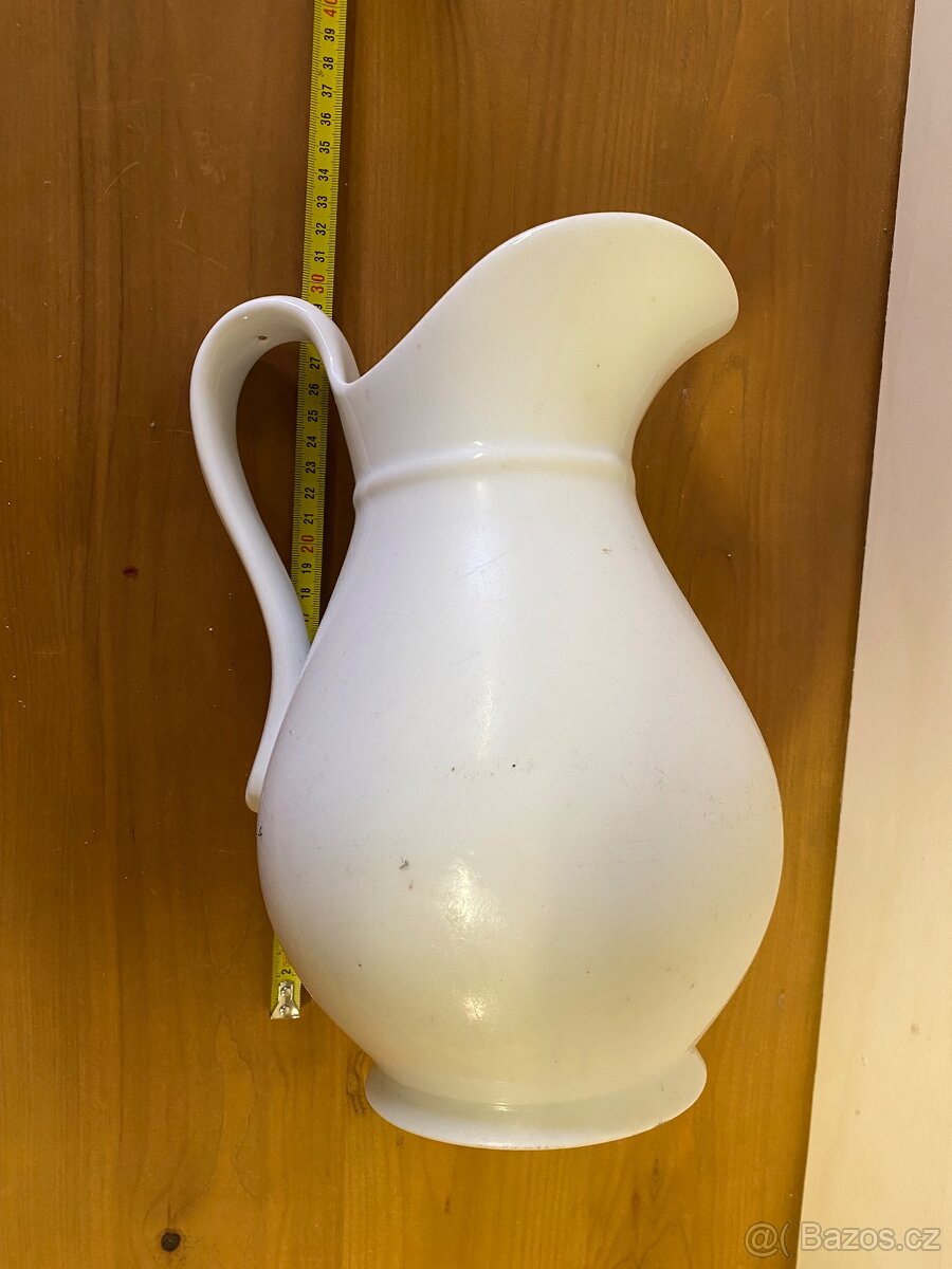 Starý porcelánový džbán