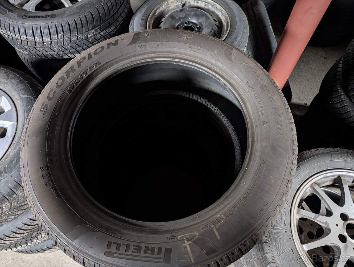 275/50R20 Pirelli Scorpion Winter jeté
