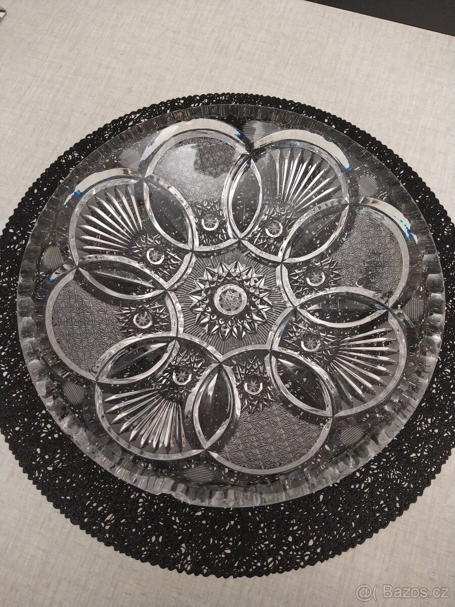 Křišťálový broušený talíř