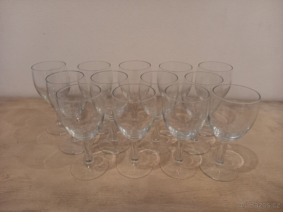 13x sklenička na víno