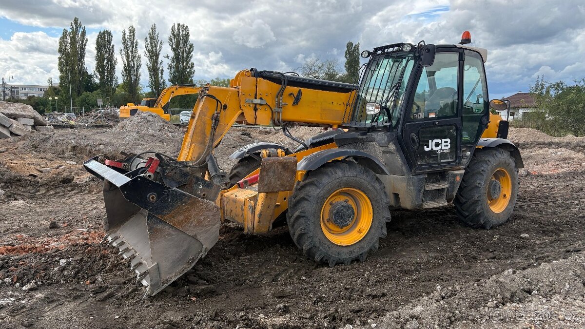 Teleskopický manipulátor JCB 535 125