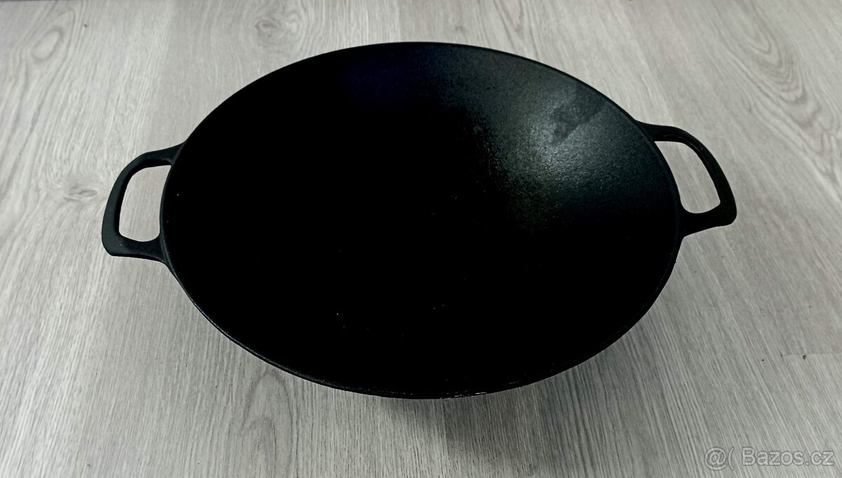 Litinová pánev / WOK - rezervováno