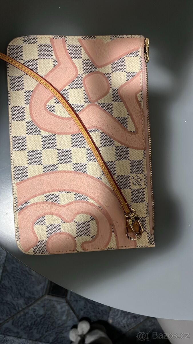 Panský cross bag a dámská toaletka Louis Vuitton