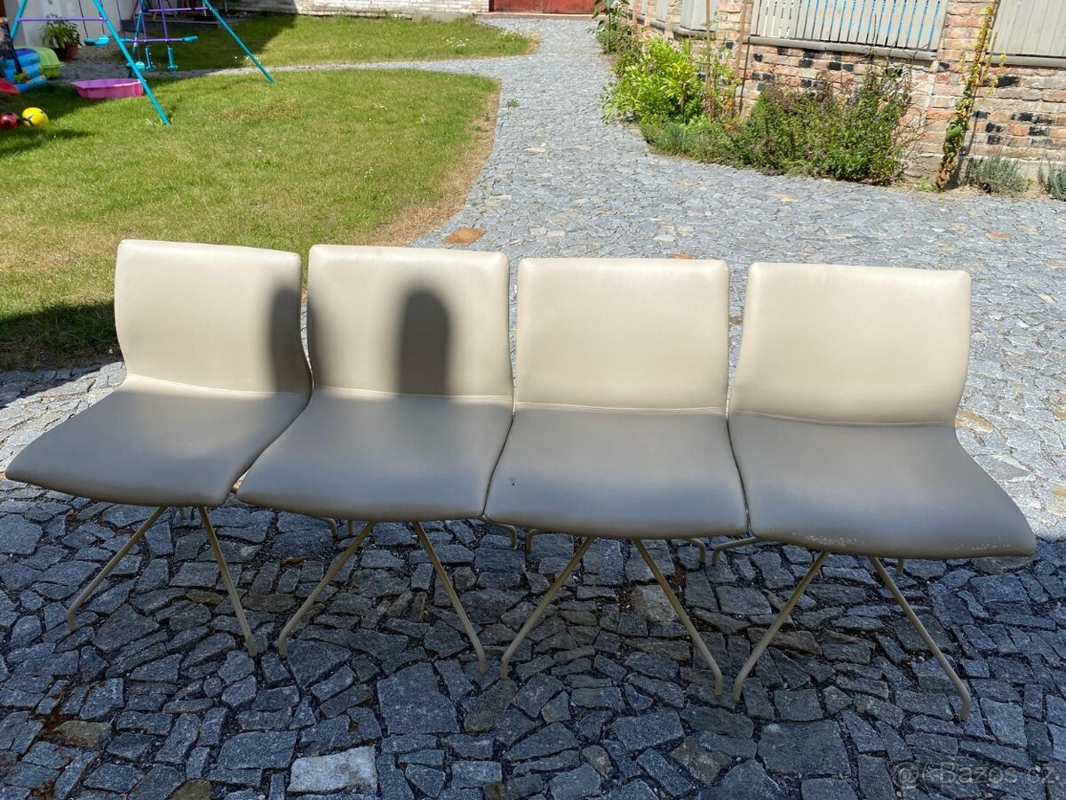 Moderní židle v béžové ekeokůži