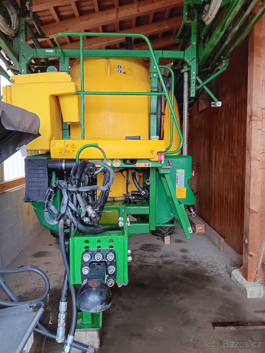 Postřikovač John Deere M740 24m