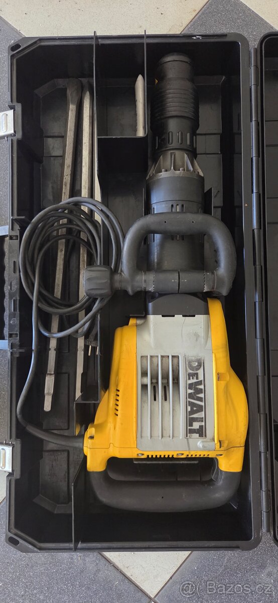 Prodám bourací kladivo Dewalt